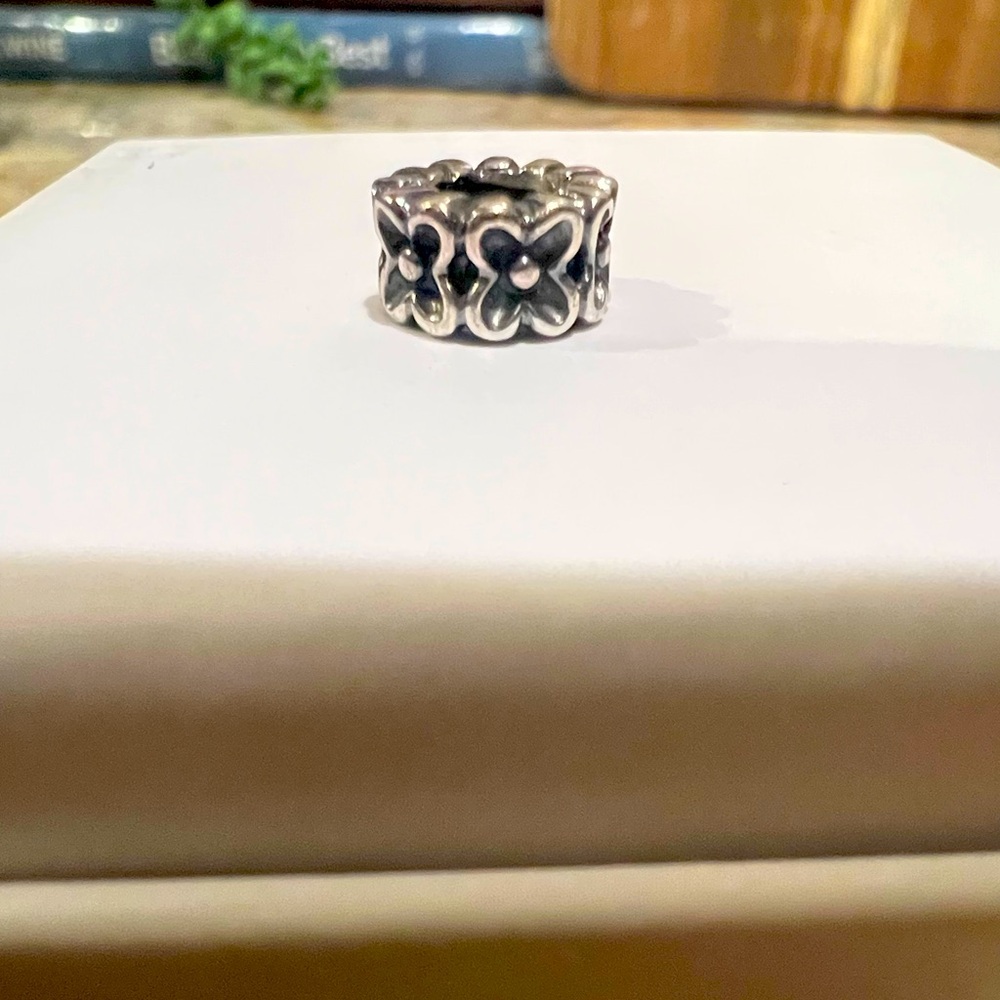 Pandora flower charm